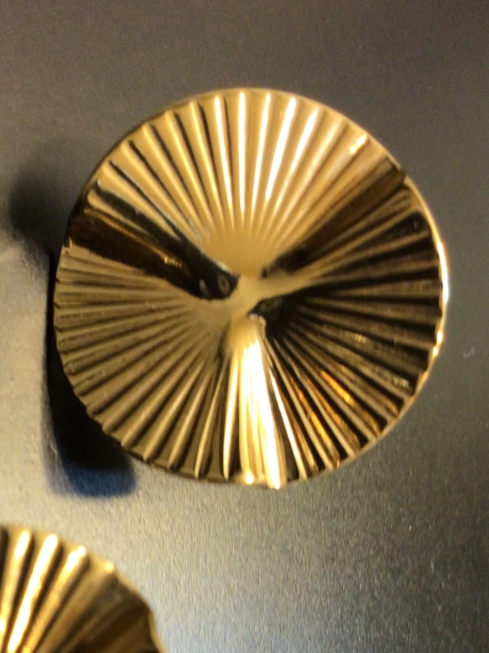 Vintage Trifari Gold Toned Wavy Circle Fan Clip On Earrings Retro Runway Style - Picture 4 of 10
